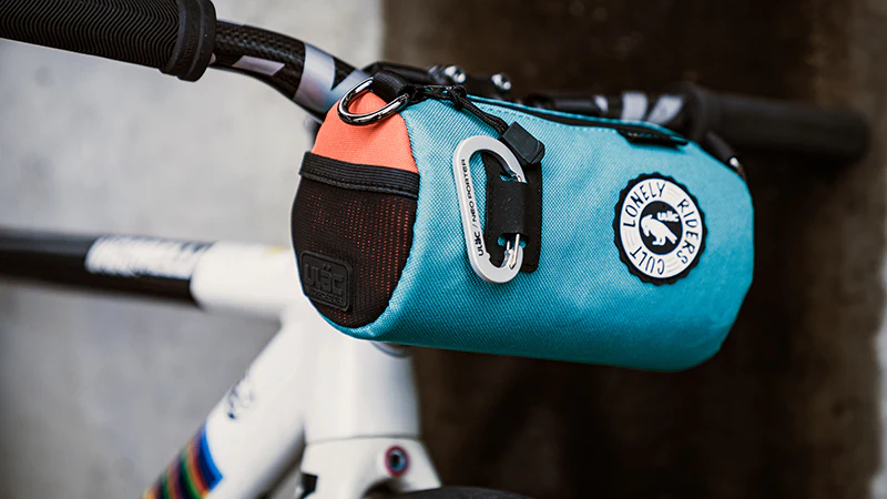 Смотреть видеообзор Сумка для велосипеда Ulac Coursier Sprint (1.5L) Teal