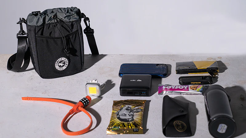 Смотреть видеообзор Сумка для велосипеда Ulac C-Hold+ Bicycle Feed Bag Navy