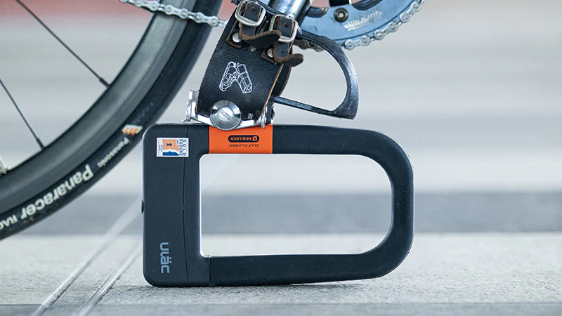 Смотреть видеообзор Велосипедный замок Ulac Soloist Si Steel U Lock Black