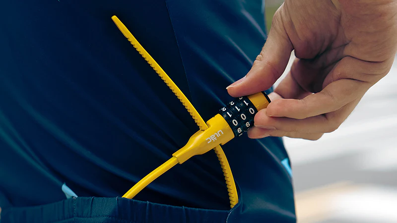 Смотреть видеообзор Велосипедный замок Ulac Air Just Z-tie Lock Combo Teal